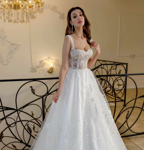 schimmerndes seidenkleid für die hochzeit