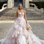 Brautkleid im Layered-Couture-Stil